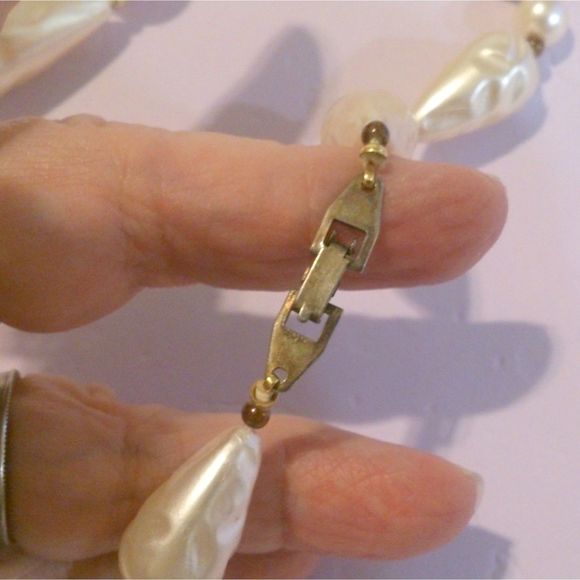 Vintage Faux Pearl Chunky Beaded Necklace - Picture 4 of 4